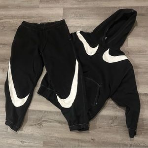Nike women’s outfit - sweatshirt sweatpants